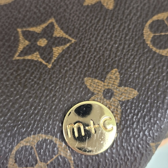 Modern + Chic Louis Vuitton Cross Body Bag Women Monogram Gold Hardware - Picture 8 of 15